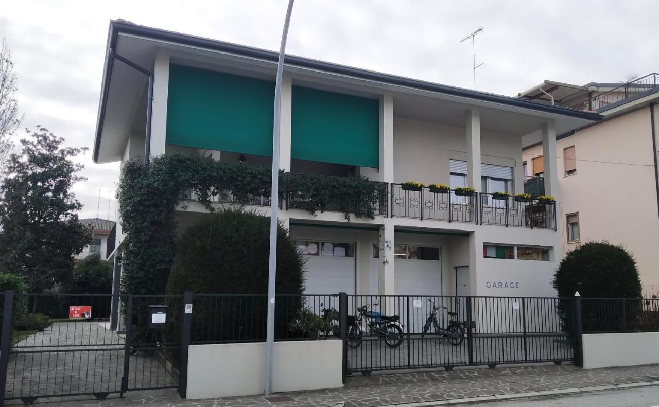 Garage Con Camere เปียเว ดิ โซลิโก ภายนอก รูปภาพ